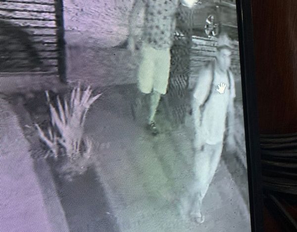 Delincuentes armados roban celulares y dinero durante asalto domiciliario