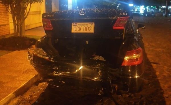 Ebrio al volante choca vehículo estacionado de exdiputado - ABC en el Este - ABC Color