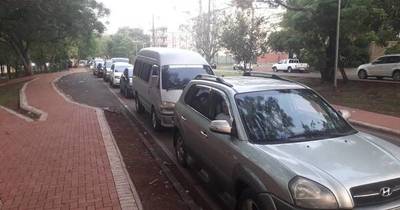 La Nación / Ante reclamos vacunación en Área 1 de Ciudad del Este se extendió ayer hasta las 22:00