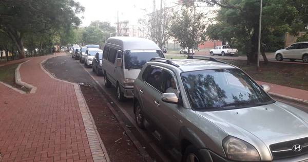 La Nación / Ante reclamos vacunación en Área 1 de Ciudad del Este se extendió ayer hasta las 22:00