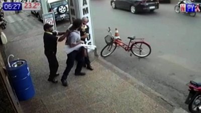 Extrema violencia: Guardia mató a transeúnte en PJC | Noticias Paraguay