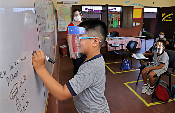 Apuntan a implementar la inclusión financiera al nivel escolar en el 2022 - .::Agencia IP::.