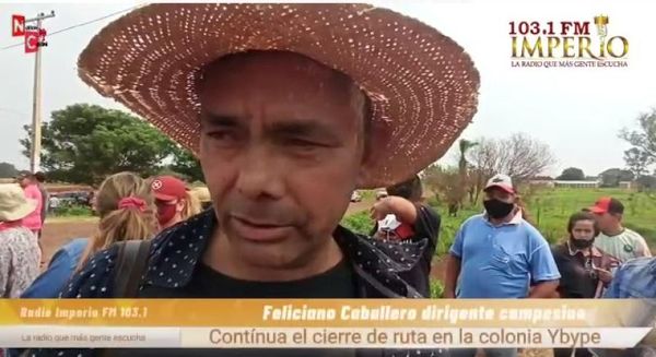 Campesinos cierran ruta PY05 en tres sectores