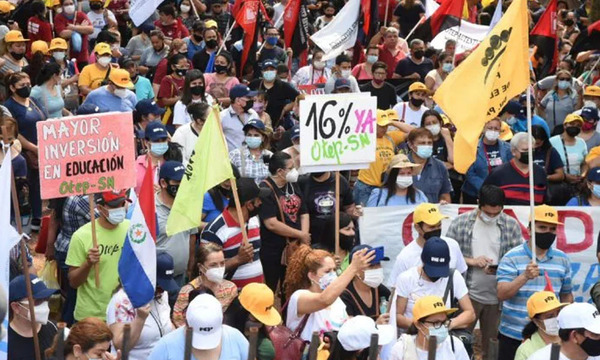 Gremios de docentes aguardan respuesta favorable sobre el reajuste salarial del 16% - OviedoPress