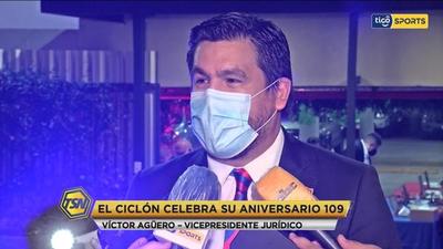 Víctor Agüero toca varios temas