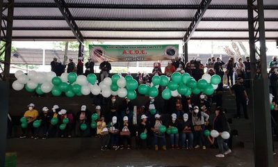 Docentes se movilizan en el Este