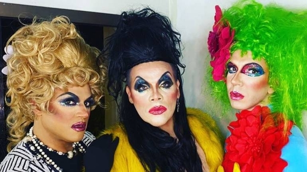 Diario HOY | Continúan funciones de ‘Stand Drag’ en el Café del Teatro Municipal