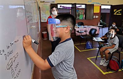 Apuntan a implementar la inclusión financiera al nivel escolar en el 2022