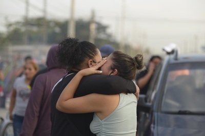 El drama de una madre que espera la cabeza de su hijo asesinado en prisión - MarketData
