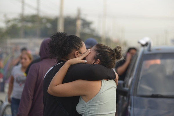El drama de una madre que espera la cabeza de su hijo asesinado en prisión - MarketData