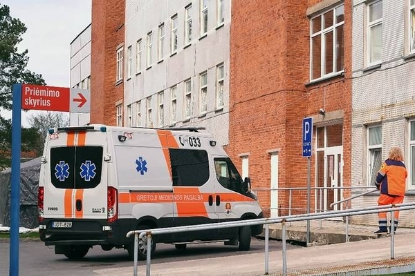 Diario HOY | Médicos lituanos hallan un kilo de clavos y tornillos en estómago de paciente
