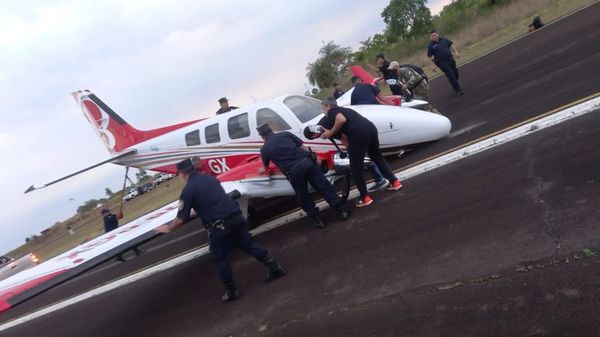 Aeronave de Zuny Castiñeira sufre percance al aterrizar en Salto del Guairá - Nacionales - ABC Color