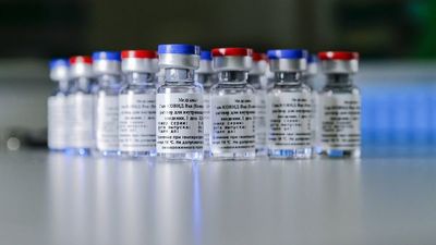 Infectólogo afirma que se debe combinar vacunas Sputnik V