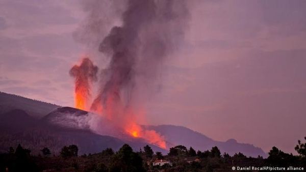 Volcán de La Palma expulsa nueva colada de lava muy líquida
