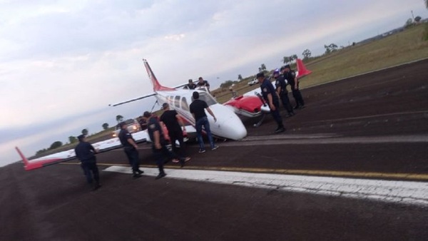 ¡Qué Susto! Avioneta que transportaba a Zuni Castiñeira sufre percance al aterrizar