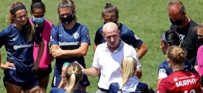 Liga femenina de EEUU suspende jornada tras denuncias contra DT por coerción sexual