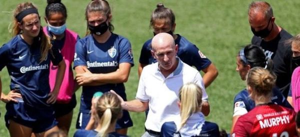 Liga femenina de EEUU suspende jornada tras denuncias contra DT por coerción sexual