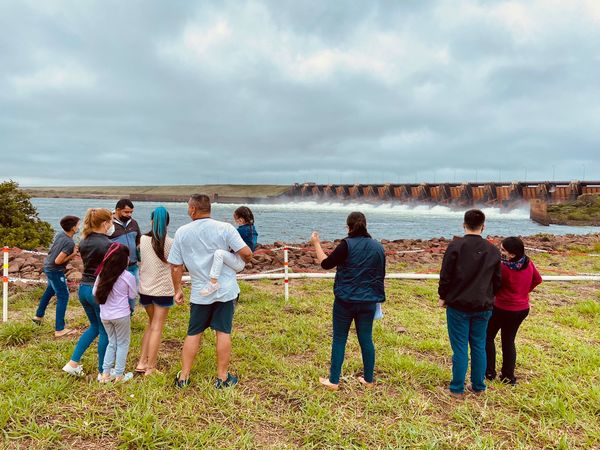 Yacyretá recibe a las primeras delegaciones de visitas tras la reapertura de sus circuitos turísticos