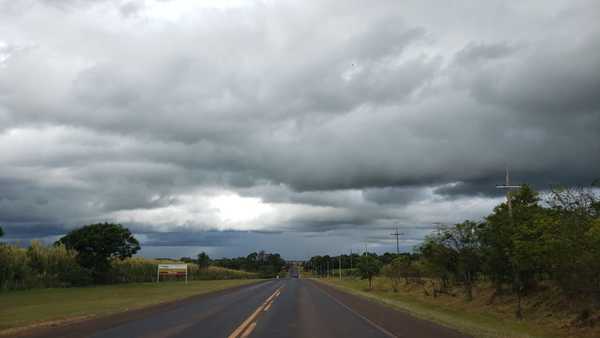 Persisten las lluvias con ocasionales tormentas eléctricas para la jornada de hoy