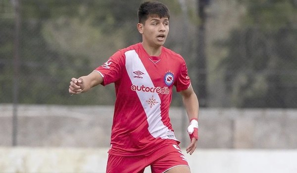 Crónica / Juan José Cardozo. Bicho con sueño albirrojo