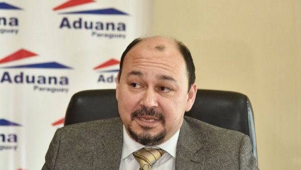 Titular de Aduanas se ratifica en su denuncia y tiene apoyo presidencial