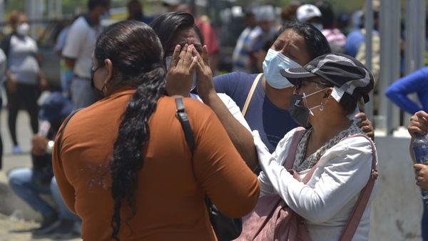 Ecuador: Familiares de 118 presos se agolpan en la morgue