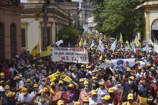 Hacienda promete analizar pedido de aumento y docentes levantan paro tras acordar tregua - Nacionales - ABC Color