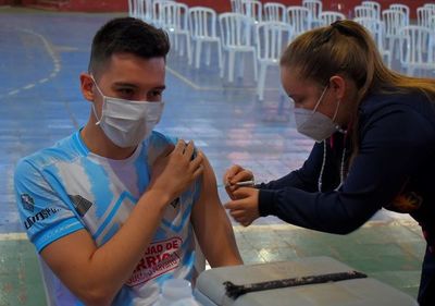Levantan restricciones a laboratorios productores de la vacuna Sputnik V - Nacionales - ABC Color