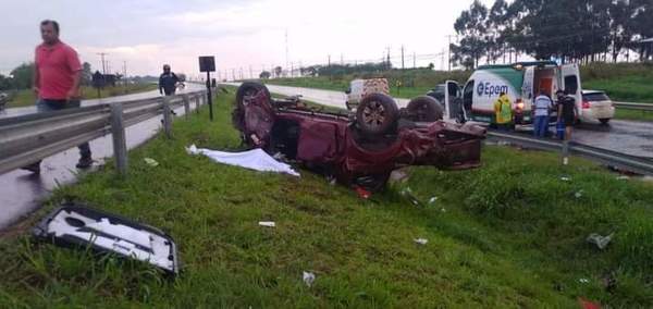 Mujer muere en accidente, toda su familia resultó con lesiones
