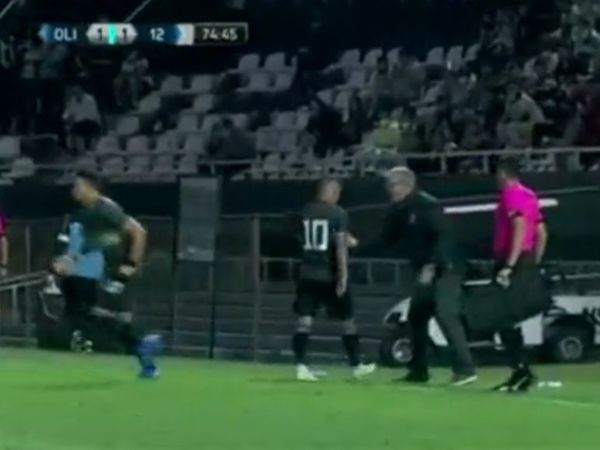 El maleducado gesto de Derlis González con Álvaro Gutiérrez en el cambio - Olimpia - ABC Color