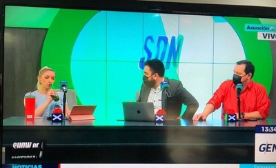 Diario HOY | Carmiña Masi bebió cerveza en conducción de noticiero y genera polémica