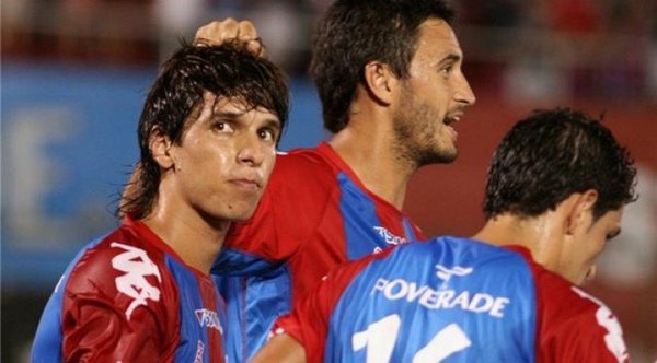 Zeballos saludó a Cerro y recordó que es 'el último goleador absoluto' del club