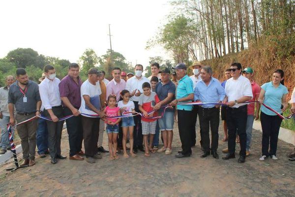 Gobernación de San Pedro inauguró empedrado en un camino rural de San Estanislao - Nacionales - ABC Color