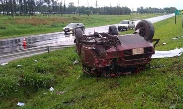 Dos mujeres fallecen tras vuelco de vehículo en Campo 9 - OviedoPress