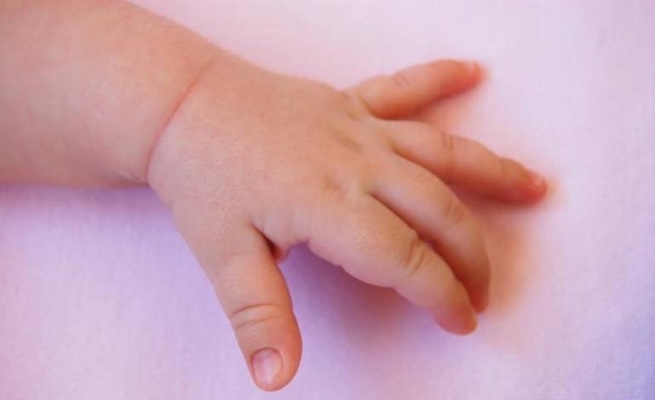 Diario HOY | Rescatan a indefenso niño golpeado por la madre
