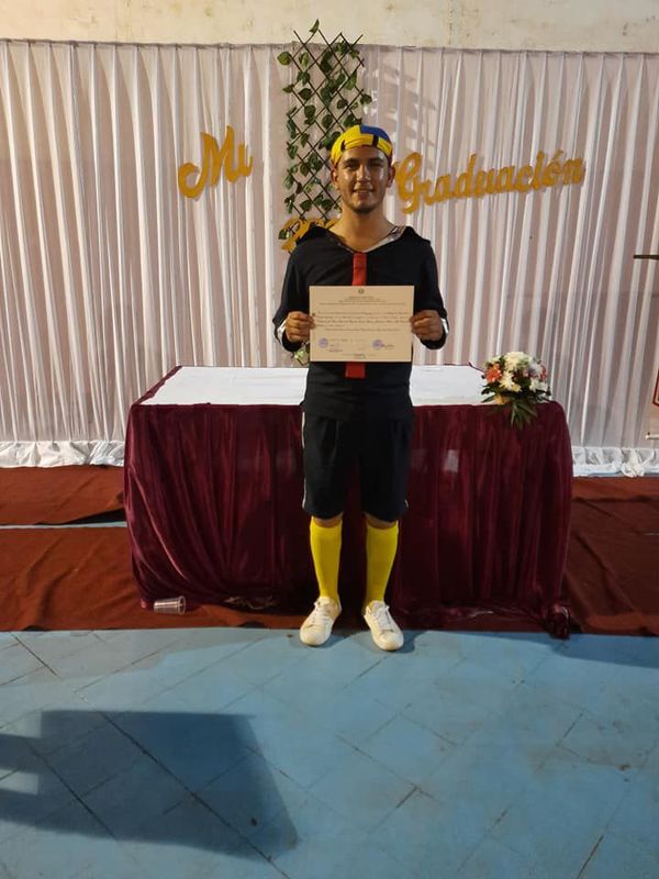 “Kiko” recibe su título de docente y se postula para candidato a concejal en Quiindy - Nacionales - ABC Color