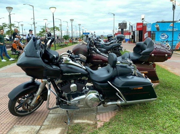 GRAN ENCUENTRO DE MOTOS Y AFICIONADOS EN ENCARNACIÓN