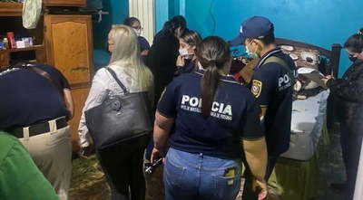 Abuelo obligaba a su hijo a que abuse de su nieta y los filmaba - Noticiero Paraguay