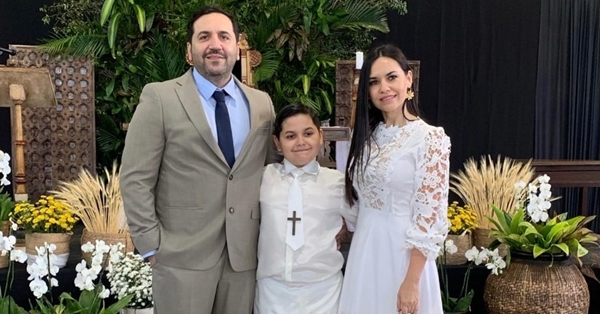 Meli Quiñónez y Julián Crocco celebran la Primera Comunión de su hijo