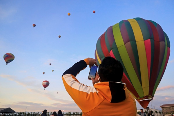 Globos aerostáticos inundan de color el cielo de ciudad mexicana de Puebla - MarketData