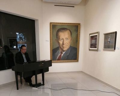 Repudian exposición de un retrato de Stroessner en el Centro Municipal de Arte de Encarnación