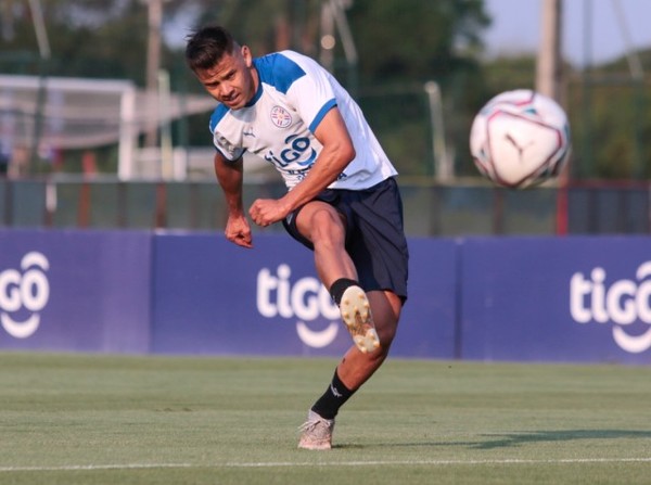 La Albirroja inició operativo de Eliminatorias - APF
