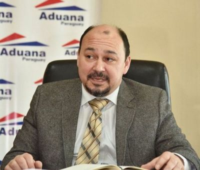Titular de Aduanas se ratifica en su denuncia y tiene apoyo presidencial