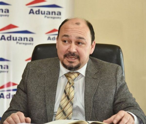 Titular de Aduanas se ratifica en su denuncia y tiene apoyo presidencial