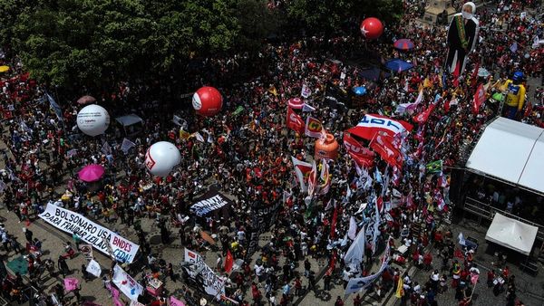 Por primera vez la izquierda y el centro se unen contra Bolsonaro