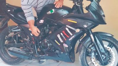 Novia tóxica fundió la moto nueva de su  pareja