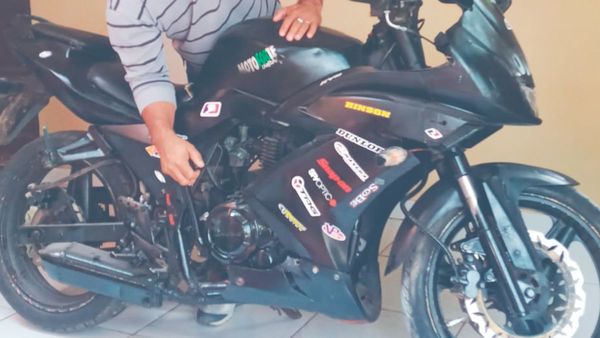 Novia tóxica fundió la moto nueva de su pareja