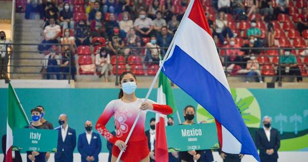 La Nación / Una verdadera fiesta se vivió en inauguración del Mundial de Patinaje Artístico