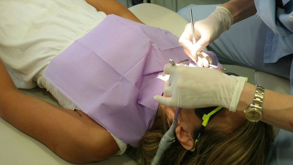 Dentista irá a juicio porque a su paciente se le cayó un diente