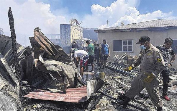 Incendio calcina decenas de casas en isla del Caribe